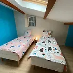Maison Familiale Spacieuse A Niort Avec Jardin