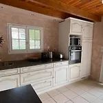 Maison Familiale Spacieuse A Niort Avec Jardin