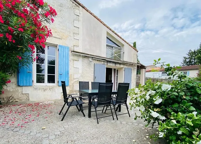 Maison Familiale Spacieuse A Niort Avec Jardin
