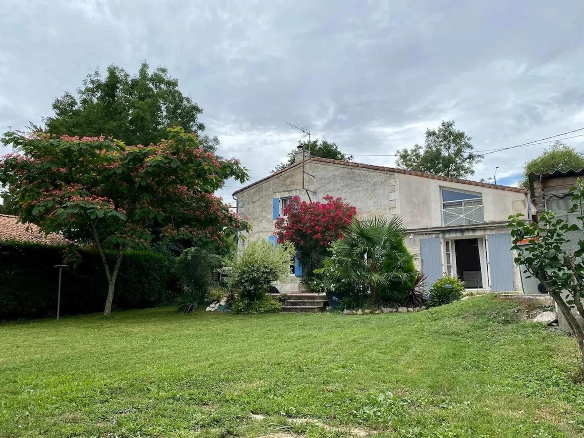 Hébergement de vacances Maison Familiale Spacieuse A Avec Jardin