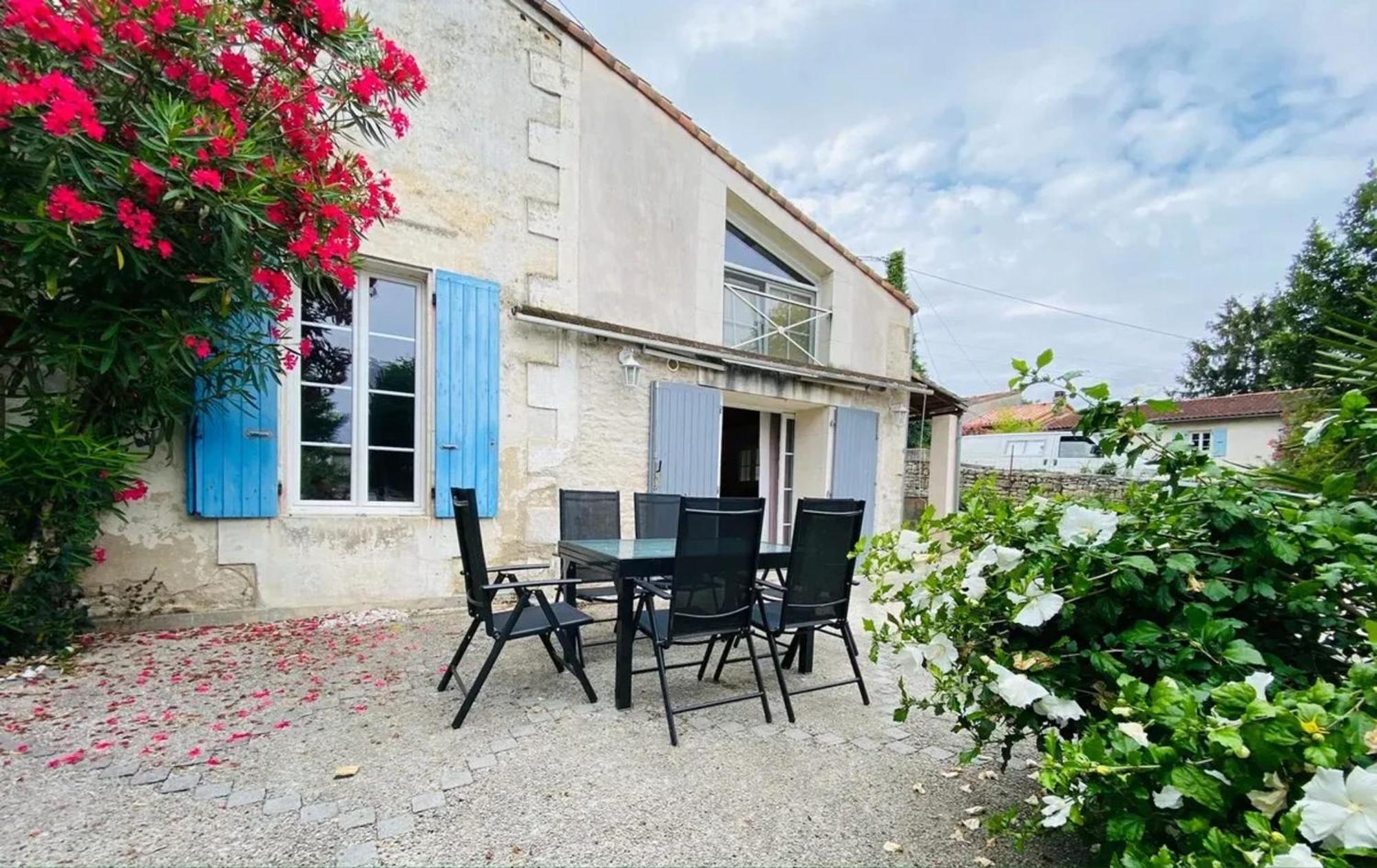 Maison Familiale Spacieuse A Avec Jardin Niort